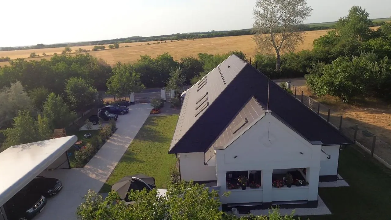 Foeldi Paradicsom Vendeghaz Hajduszoboszlo Apartment