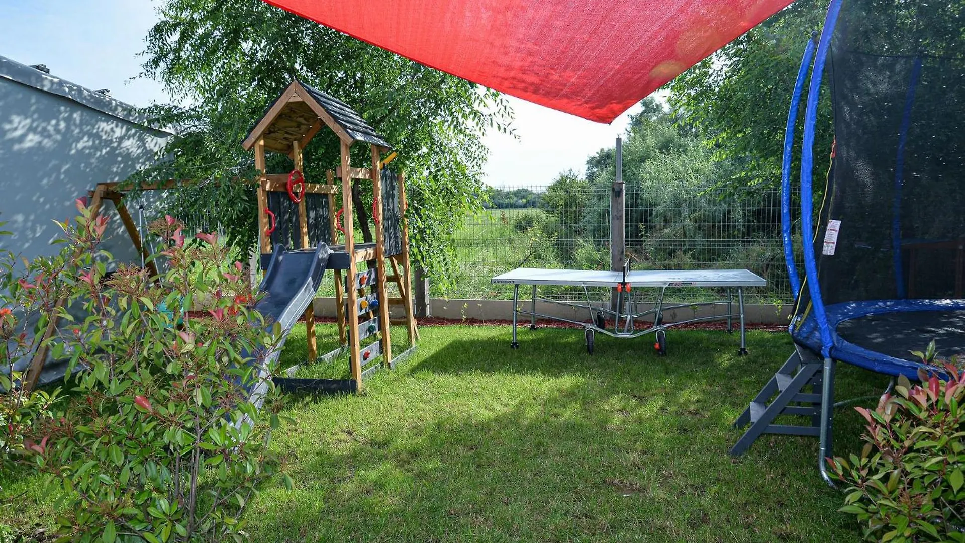 Foeldi Paradicsom Vendeghaz Hajduszoboszlo