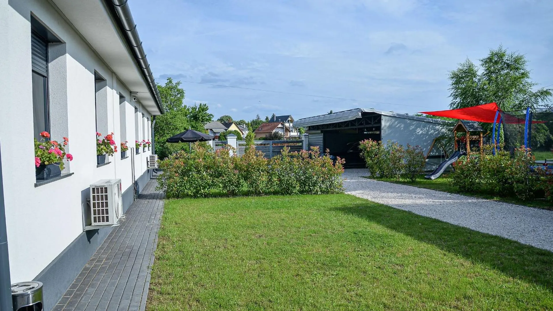 Foeldi Paradicsom Vendeghaz Hajduszoboszlo 0*,