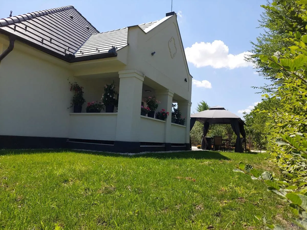 Foeldi Paradicsom Vendeghaz Hajduszoboszlo Apartment